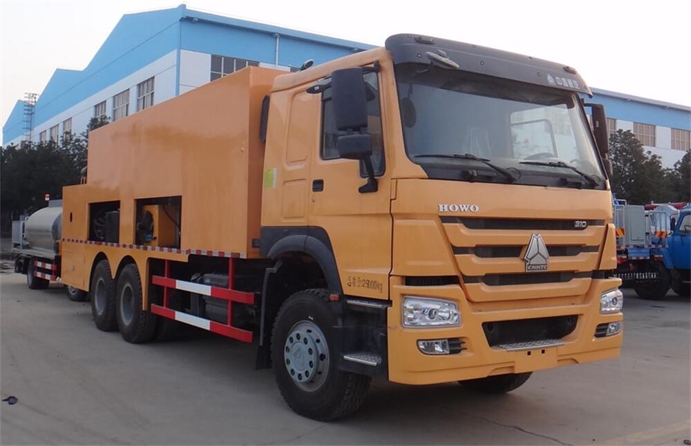 稀漿封層車(chē)-重汽豪沃后雙橋稀漿封層車(chē)廠家